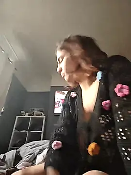 SamanthaRed online show from March 15, 9:00 am