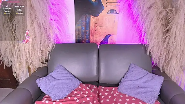 milkk  online show from March 30, 7:24 pm