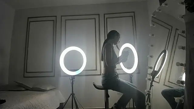 emily gaviria1 online show from April 7, 12:18 pm