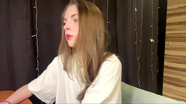 PollyDream online show from February 26, 4:28 pm