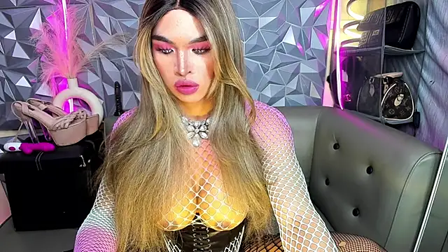 10inDominant Ayesha online show from March 19, 7:07 pm