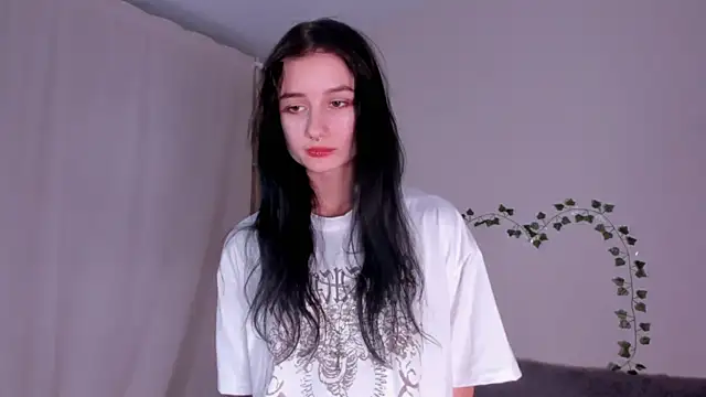 kira montelle online show from February 26, 3:00 pm