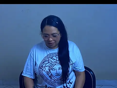 SARAHONEY26 online show from March 16, 5:44 am