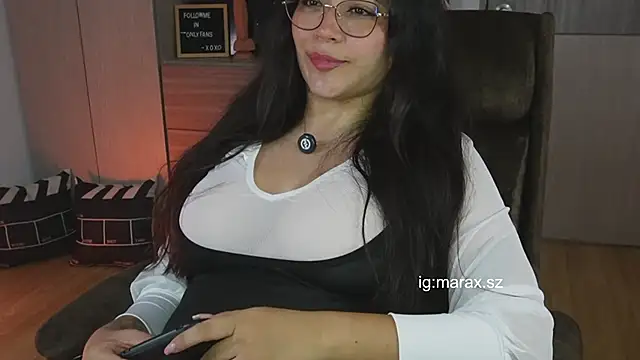 Mara HugeAss online show from April 4, 2:05 pm