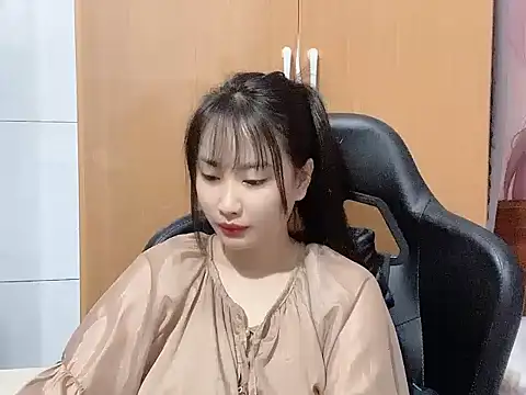 Sunny2868 online show from April 17, 2:46 am