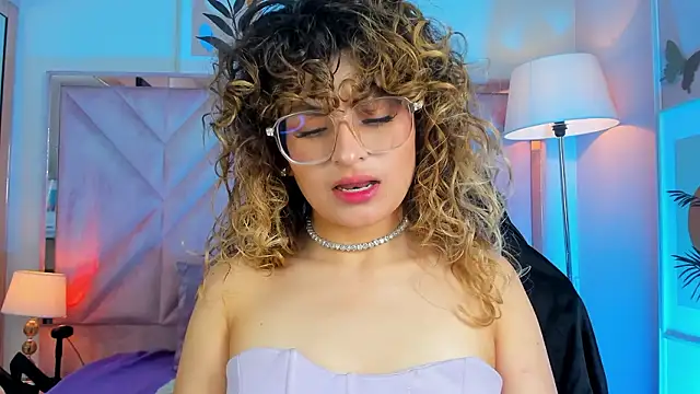 emilyjonesss  online show from March 17, 7:40 pm