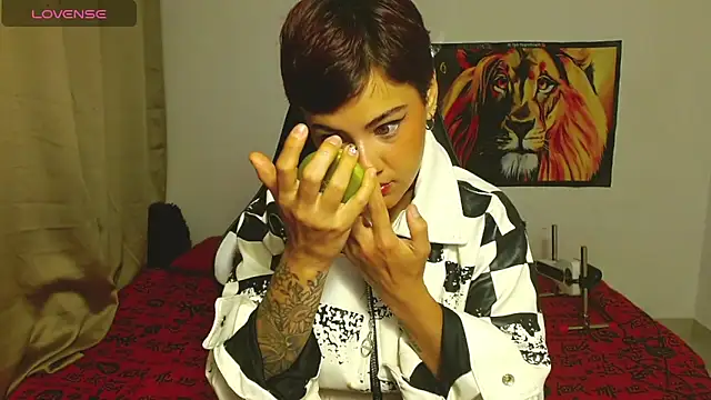 Divinejewel69 online show from March 29, 8:57 am