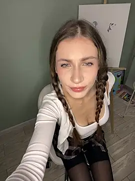 SofieLund online show from March 2, 4:14 pm