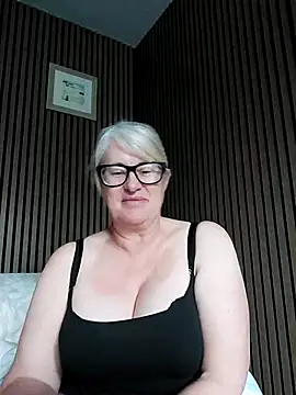 FlirtyFleur-x online show from May 18, 12:55 pm