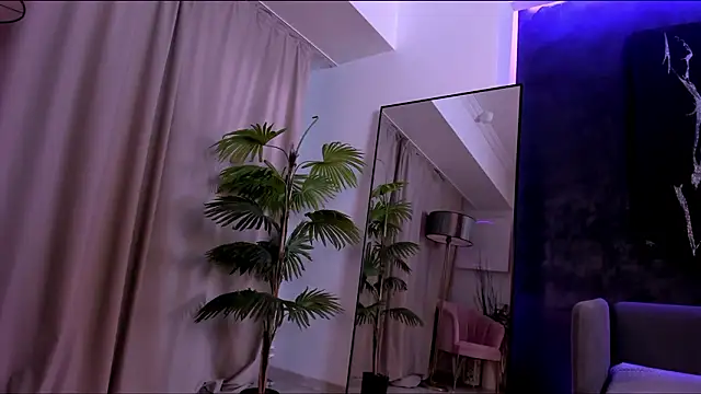 LoraIvone online show from March 6, 8:04 pm