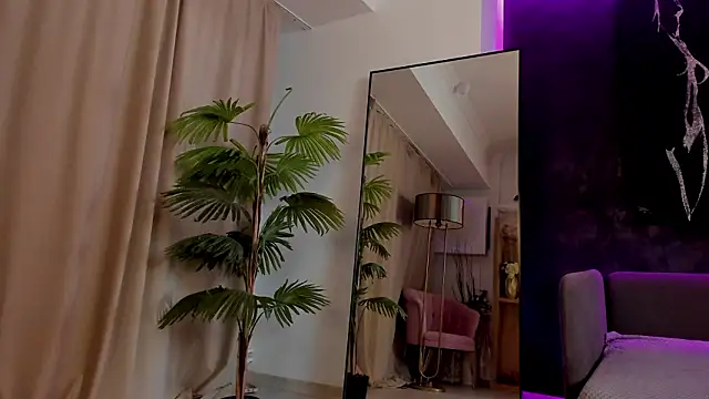 LoraIvone online show from March 23, 8:15 pm