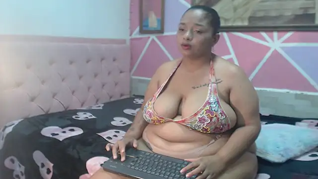 Doll rihana online show from June 2, 6:20 pm