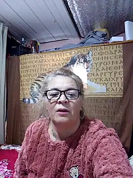 momismilf544 online show from May 16, 1:32 pm