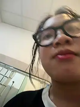 Leeeeiu online show from June 27, 4:24 pm