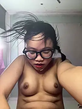 Leeeeiu online show from April 12, 3:37 pm