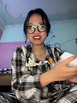 Leeeeiu online show from March 18, 3:17 pm