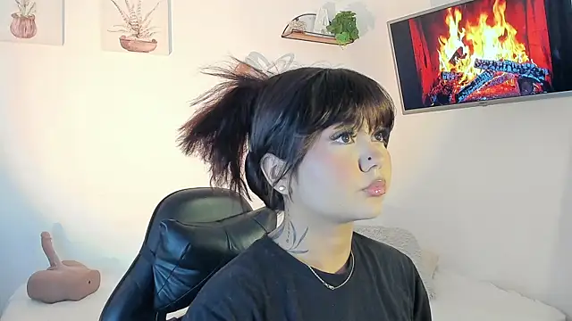 AlaiaRogers online show from July 24, 11:08 am