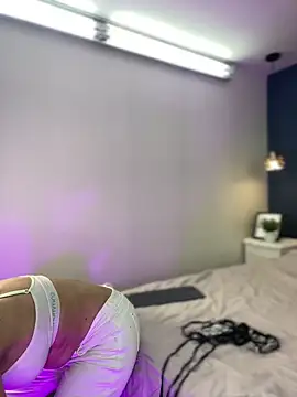 Jadee 01 online show from April 4, 11:14 pm