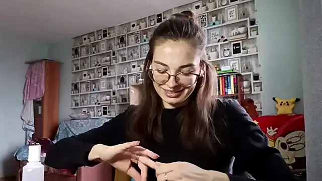 JInaMillsap online show from April 10, 7:25 am