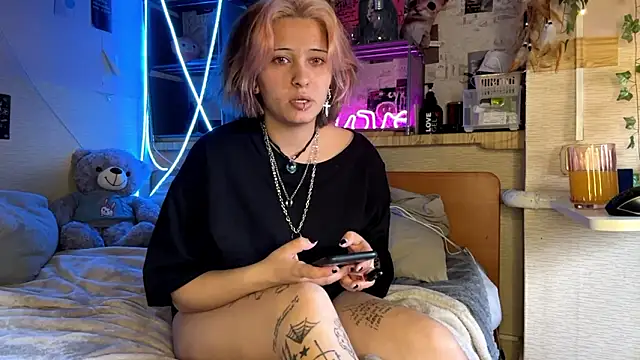 DreamTessa online show from March 29, 9:41 am