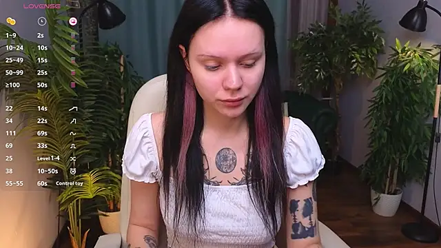 kittenlolla online show from April 2, 5:38 am