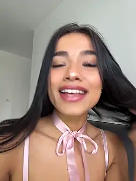 Bella Smithe online show from April 4, 4:06 pm