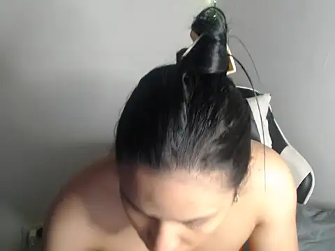 KathLovee online show from April 15, 3:01 pm