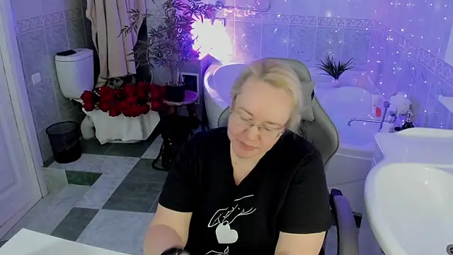 ViolaSmithh online show from April 22, 9:39 am