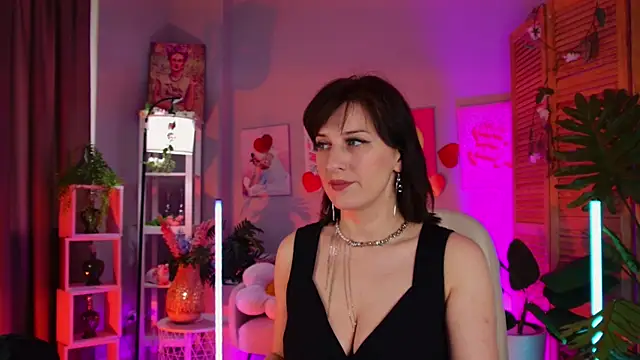 EmmaWheelers online show from April 20, 11:24 am