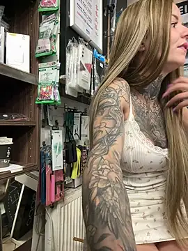 SkinnyLilly online show from June 30, 8:19 pm