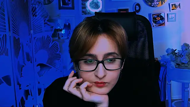 LixeLuna online show from April 17, 6:26 am