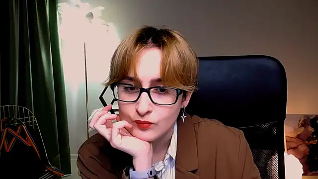 LixeLuna online show from April 18, 6:27 am