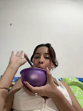 Nicole Cute04 online show from April 19, 5:07 am