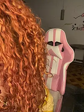 ThePrettyTiana online show from April 18, 7:58 pm