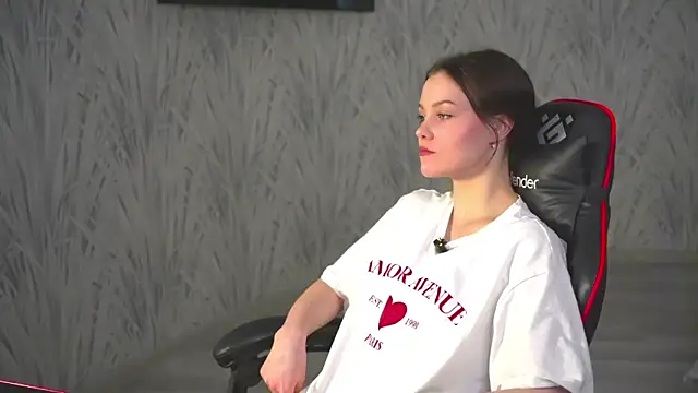 KelsieBatt online show from March 5, 8:54 am