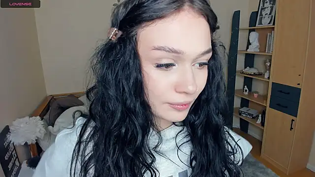 LynnCiprian online show from April 11, 7:50 pm