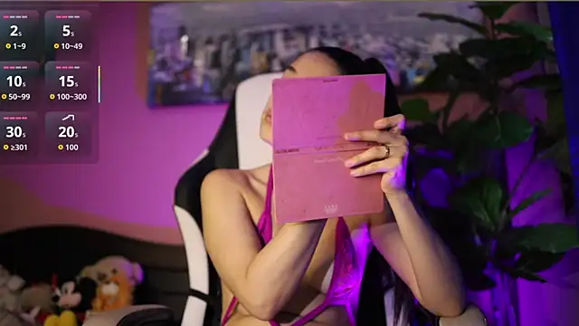 Danaa Rousee  online show from March 11, 8:00 pm