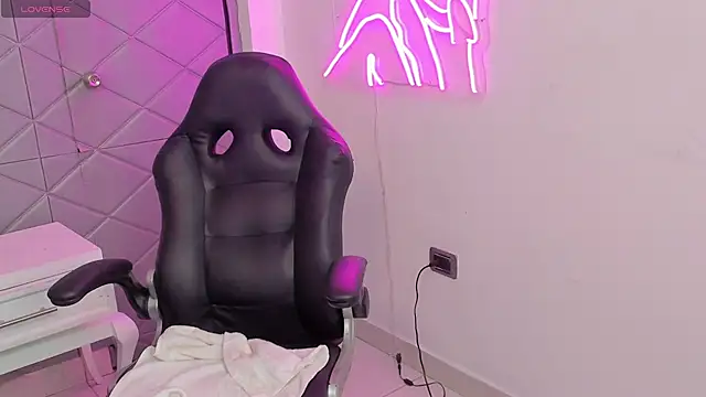 Amber Harriis online show from April 21, 11:01 pm