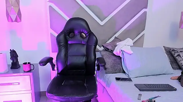 Amber Harriis online show from March 28, 1:54 pm