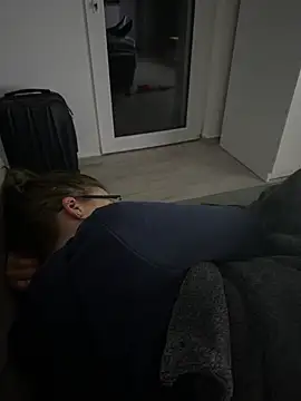 teencouple1313 online show from March 28, 9:35 pm