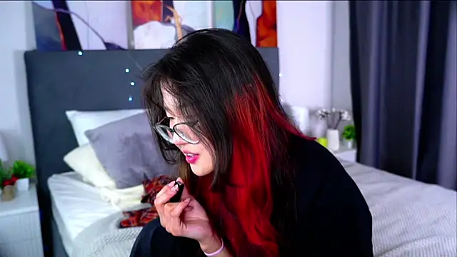 NelleMihalko online show from April 4, 1:43 pm