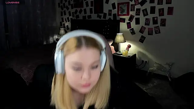 AmeliaMerris online show from April 28, 9:29 pm