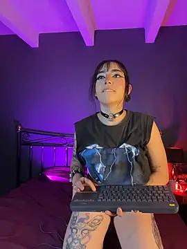 HoneyDemoni online show from March 30, 12:05 pm