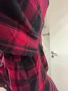 EllaCharm  online show from March 9, 4:43 pm