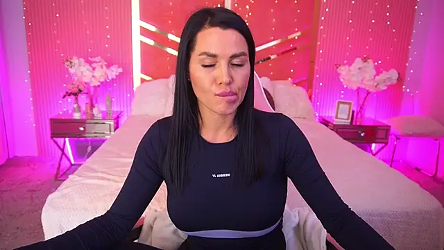 Casey Min online show from March 26, 1:46 pm