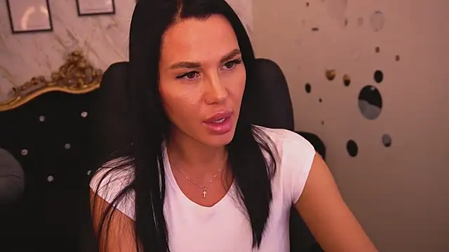 Casey Min online show from April 15, 1:44 pm