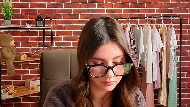 EllensWhite online show from March 31, 9:42 am