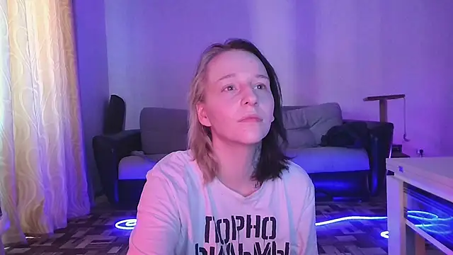 WendyMur  online show from March 13, 1:45 pm