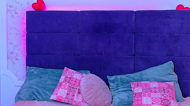 NataliaCroft online show from April 22, 2:47 pm