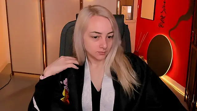 CarolMoor online show from April 23, 9:28 am